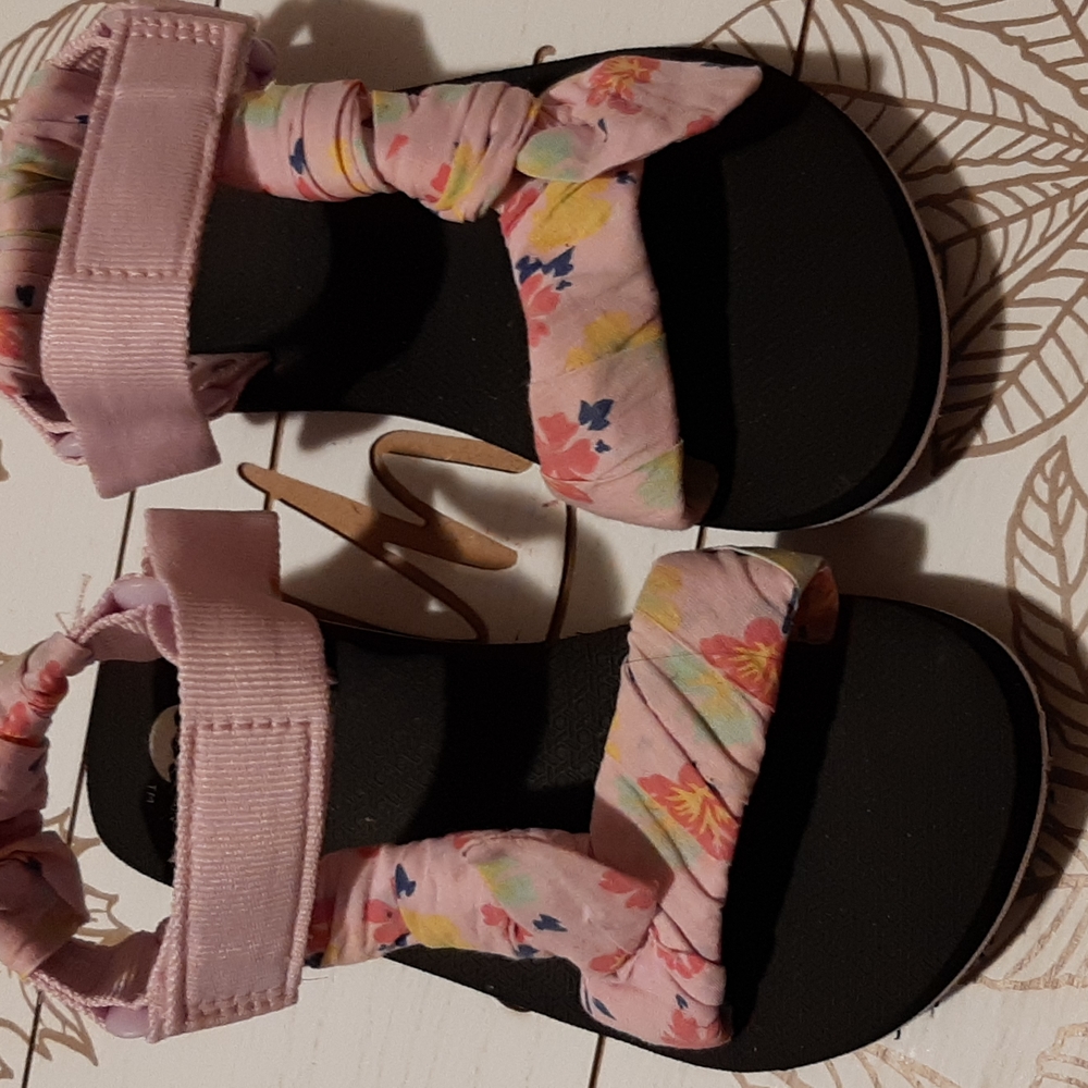 Sandals - Picture 1 of 4